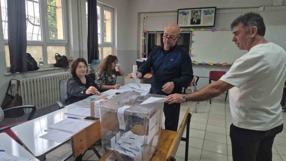 Tekirdağ&rsquo;da &ccedil;ifte vatandaşlar Bulgaristan se&ccedil;imleri i&ccedil;in sandık başında
