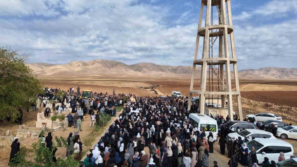 Mardin&rsquo;deki kazada hayatını kaybeden 6 kişi toprağa verildi
