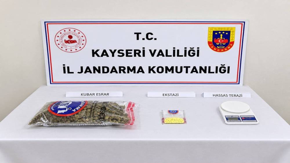 Kayseri&rsquo;de 1 kilo uyuşturucu ele ge&ccedil;irildi
