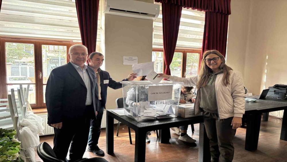 Kırklareli&rsquo;nde &ccedil;ifte vatandaşlar Bulgaristan se&ccedil;imi i&ccedil;in sandık başına gitti

