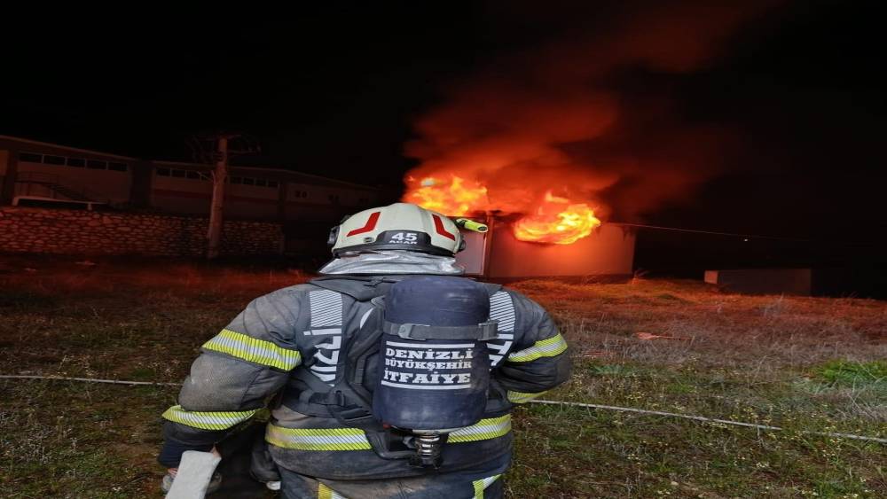 Denizli&rsquo;de trafo yangını paniğe neden oldu
