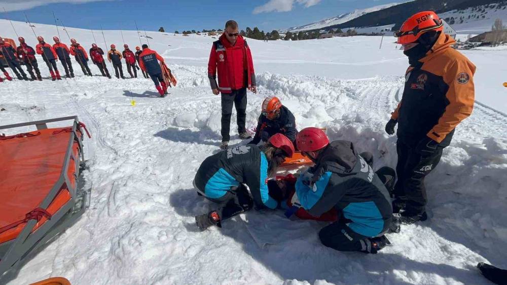 Kars&rsquo;ta nefes kesen &ccedil;ığ tatbikatı: Ekipler zamanla yarıştı

