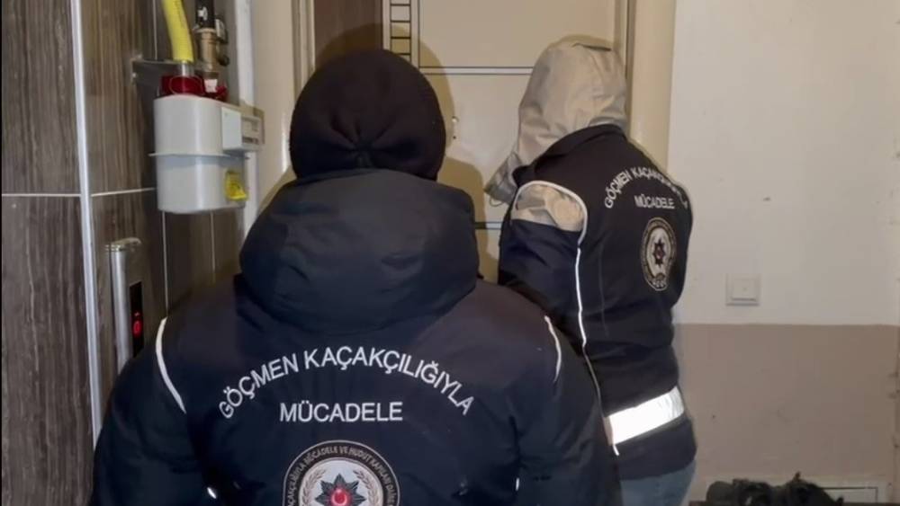 Kars&rsquo;ta apartta 4 d&uuml;zensiz g&ouml;&ccedil;men yakalandı
