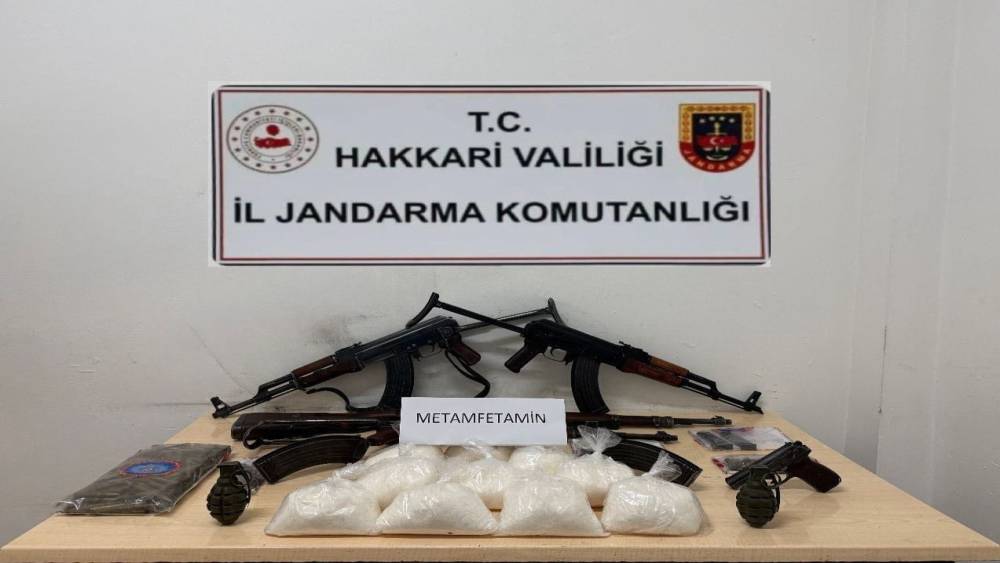 &Ccedil;ukurca&rsquo;da uyuşturucu ve silah ele ge&ccedil;irildi

