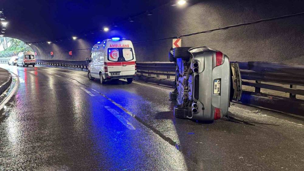 Trabzon &Ccedil;&ouml;mlek&ccedil;i T&uuml;neli&rsquo;nde kaza: 2 yaralı
