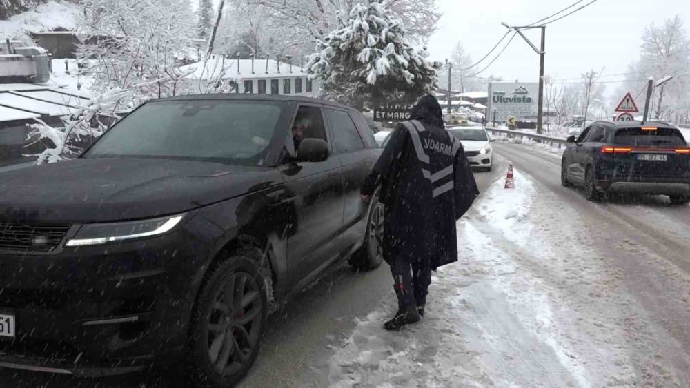 Uludağ&rsquo;a &ccedil;ıkanlara jandarma izin vermedi
