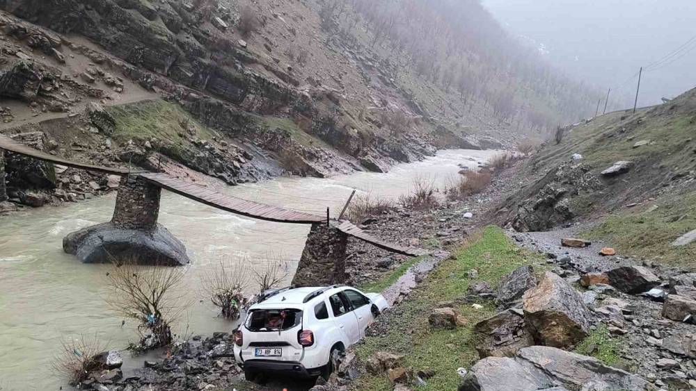&Ouml;l&uuml;mden kıl payı kurtuldular
