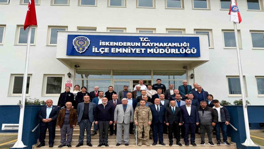 İskenderun&rsquo;da muhtarlar, huzurlu yaşam i&ccedil;in jandarma ve emniyete teşekk&uuml;r etti
