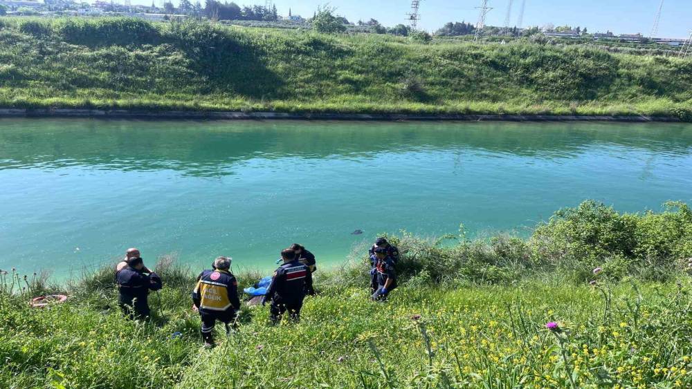 Adana&rsquo;da sulama kanalında kadın cesedi bulundu
