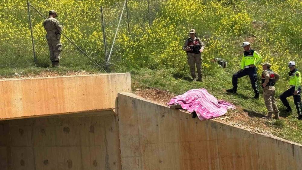 İki g&uuml;nd&uuml;r kayıp olan &ccedil;ocuk menfezde &ouml;l&uuml; bulundu
