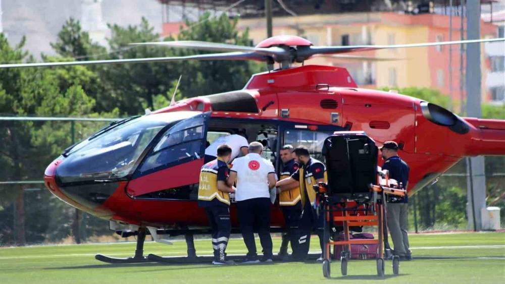 Kalp krizi ge&ccedil;iren hasta hava ambulansıyla Malatya&rsquo;ya sevk edildi
