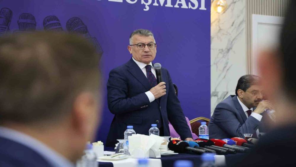 G&uuml;ler, CHP&rsquo;de yaşanan s&uuml;recin CHP&rsquo;nin i&ccedil; meselesi olduğunu s&ouml;yledi
