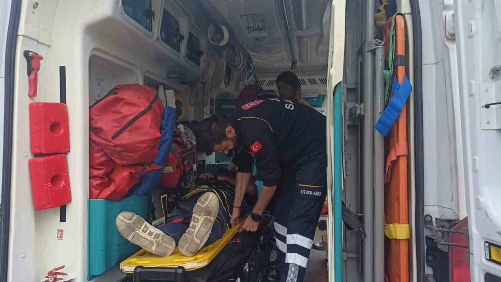Konya&rsquo;da otomobil ile motosiklet &ccedil;arpıştı: 1 yaralı
