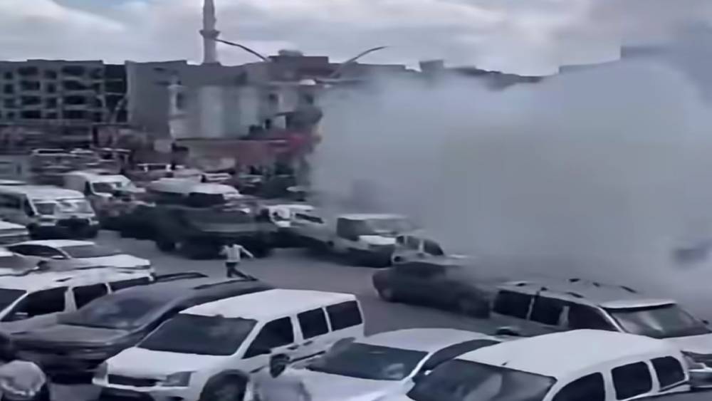 Cizre&rsquo;de bayram arefesinde akrabalar arası taşlı, sopalı ve bı&ccedil;aklı kavga: 8 yaralı, 17 g&ouml;zaltı
