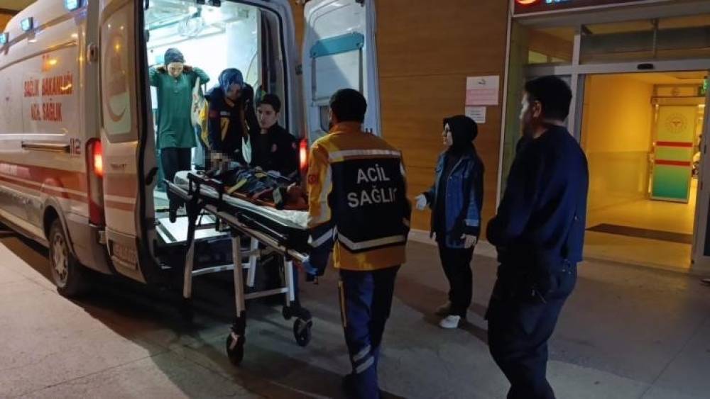 İkinci kattaki pencereden d&uuml;şen 5 yaşındaki &ccedil;ocuk ağır yaralandı
