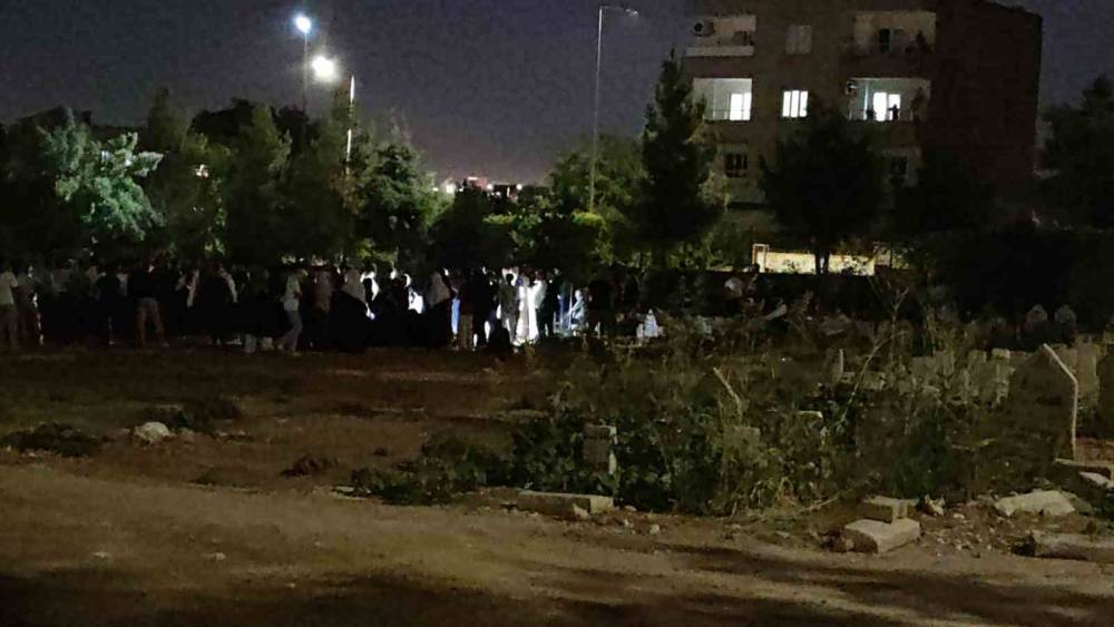 Batman&rsquo;da mezarlıkta silahlı saldırı: Baba, oğlu ve yeğeni &ouml;ld&uuml;

