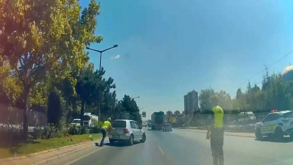 Konya&rsquo;da arızalanan ara&ccedil; i&ccedil;in trafik ekipleri seferber oldu
