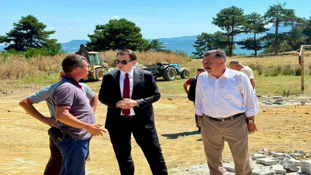 Hisarcık &Ccedil;atak ve Hocalar k&ouml;ylerinde parke taşı &ccedil;alışmaları yerinde incelendi
