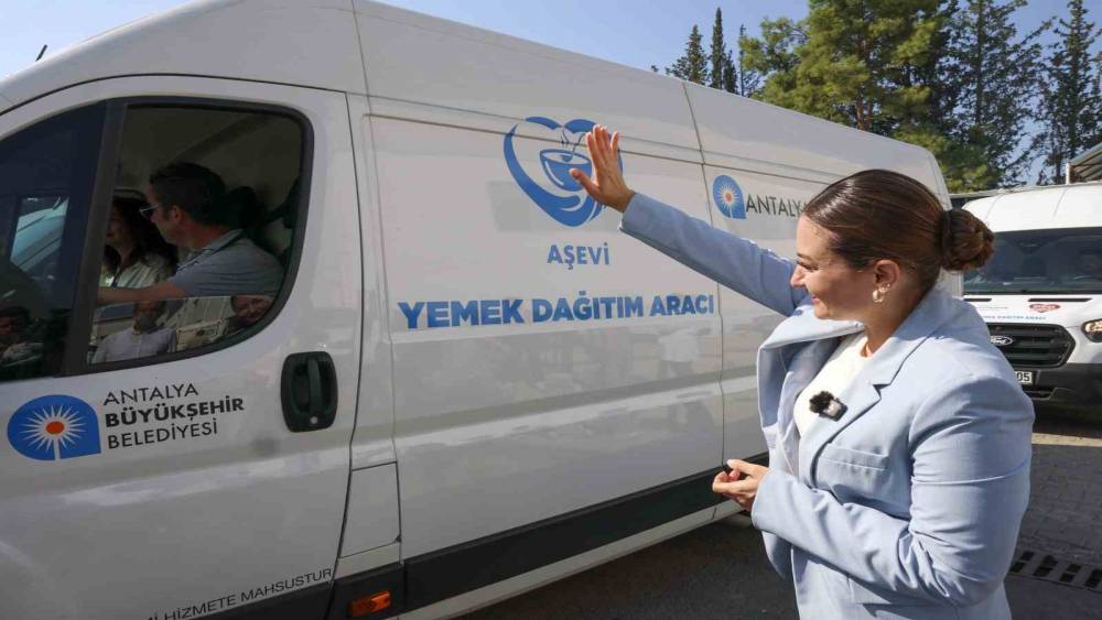 Başkan Vekili B&uuml;şra &Ouml;zdemir: "Aşevimizdeki emek binlerce sofraya ulaşıyor"
