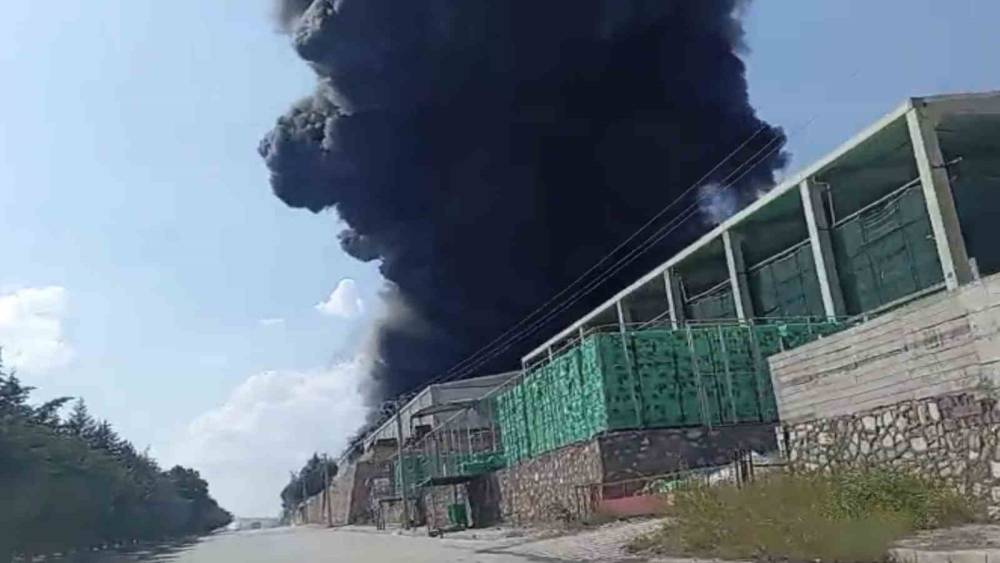 Elazığ&rsquo;da fabrika yangını: B&ouml;lgeye &ccedil;ok sayıda ekip g&ouml;nderildi
