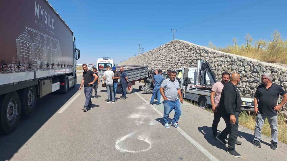 Kurtarıcı trakt&ouml;re &ccedil;aptı: 6 yaralı
