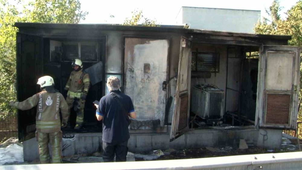 Zeytinburnu&rsquo;nda trafo alevlere teslim oldu
