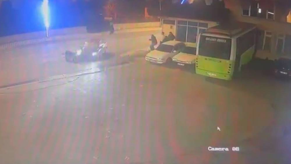 Otomobil ile motosiklet &ccedil;arpıştı: O anlar kamerada
