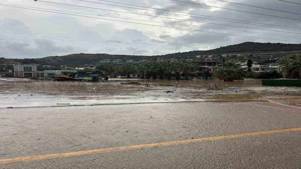 Bodrum&rsquo;da sağanak yağış etkili oluyor
