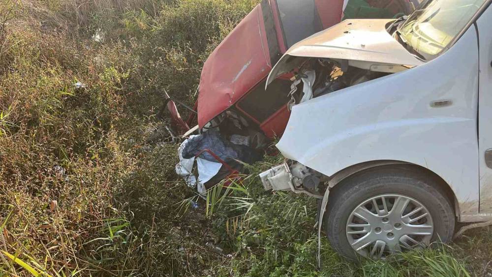 Tarsus&rsquo;ta otomobil ile hafif ticari ara&ccedil; &ccedil;arpıştı: 1 &ouml;l&uuml;
