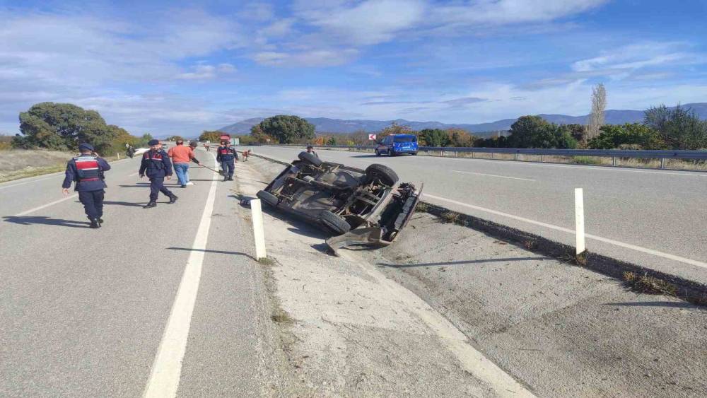 Burdur&rsquo;da iki otomobil &ccedil;arpıştı: 2 yaralı
