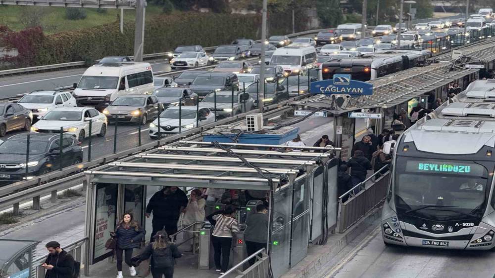 İstanbul&rsquo;da dev derbi &ouml;ncesi trafik yoğunluğu
