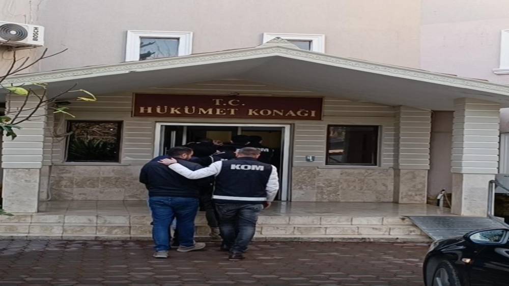 Kemer’de nitelikli dolandırıcılık operasyonu: 3 kişi tutuklandı
