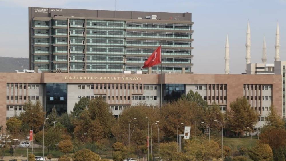 Aynaların &ccedil;arpması sonucu &ccedil;ıkan kavgada &ouml;ld&uuml;r&uuml;len Abdurrahman Cengiz&rsquo;in davasına devam edildi
