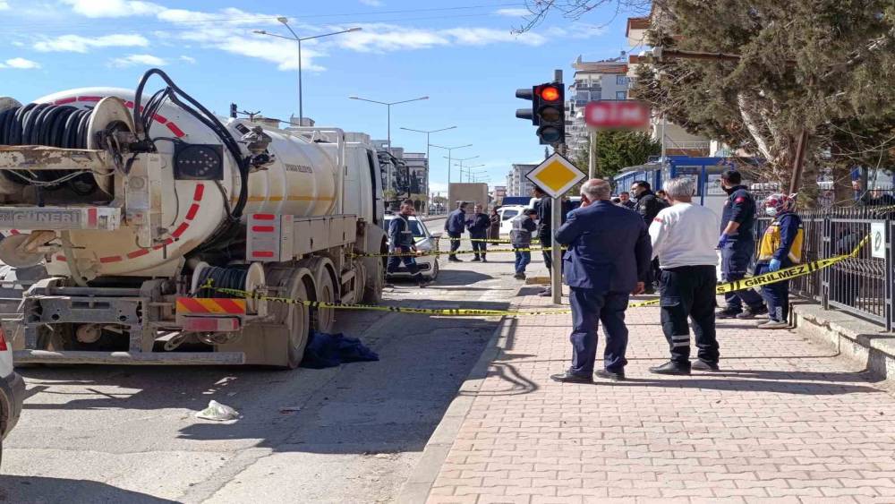 Tanker altında kalan yaya, hayatını kaybetti
