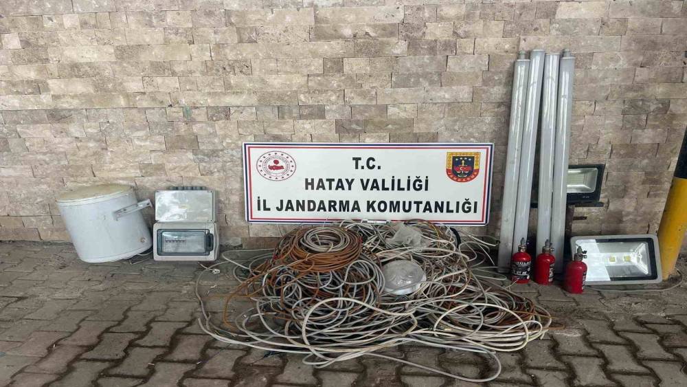 Hatay&rsquo;da hırsızlık ş&uuml;phelisi 5 saatlik kamera g&ouml;r&uuml;nt&uuml;s&uuml;n&uuml;n izlenmesiyle yakalandı
