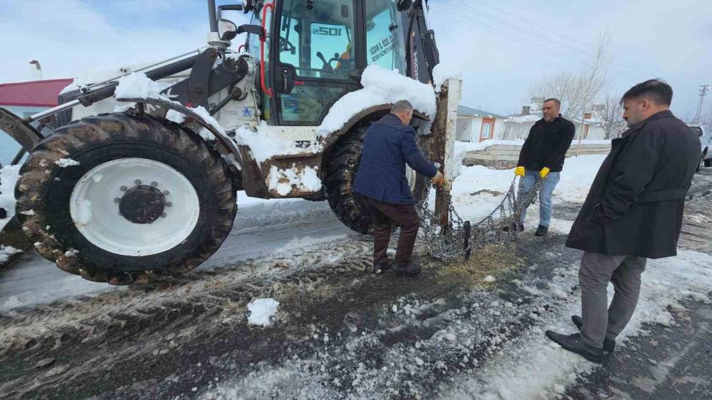 Tuzluca&rsquo;da kar 32 k&ouml;y yolunu kapattı, 22 k&ouml;y yolu ulaşıma a&ccedil;ıldı
