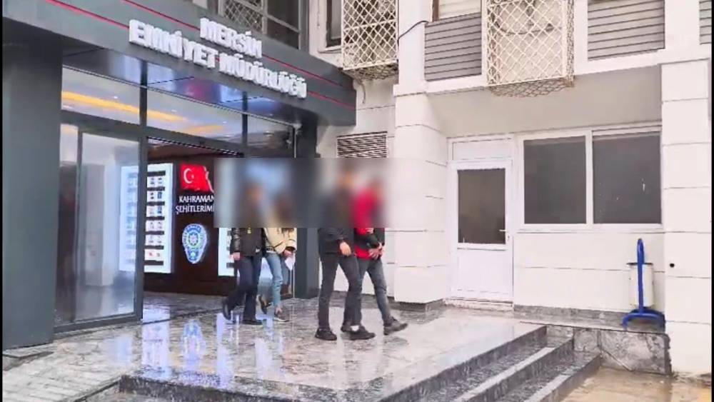 Mersin&rsquo;de 3 milyonluk vurgun yapan sahte polisler yakalandı: 4 tutuklama
