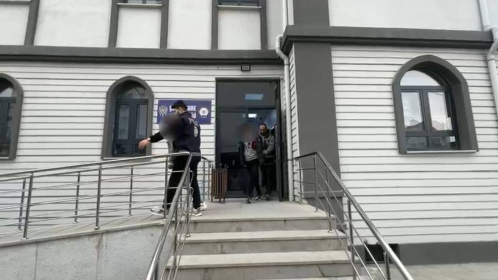 İki motosiklet &ccedil;arpıştı, 1 kişi hayatını kaybetti: Ka&ccedil;an s&uuml;r&uuml;c&uuml; yakalandı
