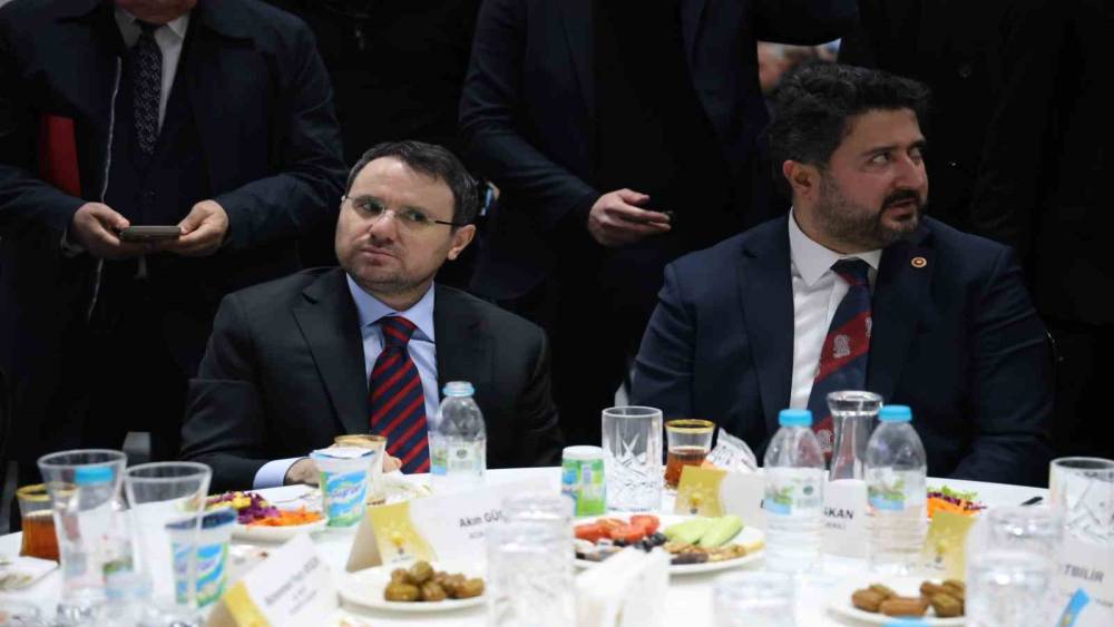 Adalet Bakanı G&uuml;rlek: "T&uuml;rkiye artık kendisine bi&ccedil;ilen g&ouml;mleğe sığmıyor, artık yeni anayasaya ihtiyacımız var"
