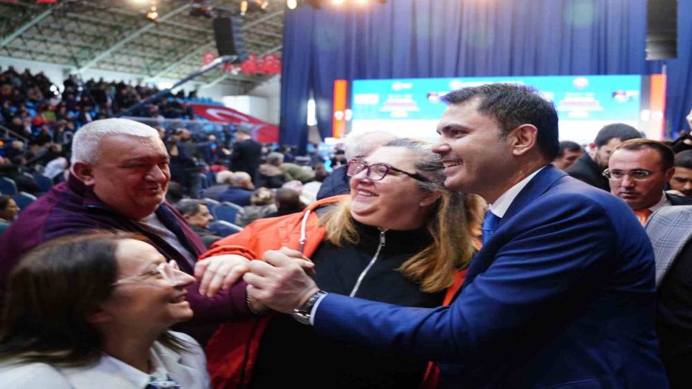 Bakan Kurum: "T&uuml;rkiye zorluklar karşısında dimdik ayakta"
