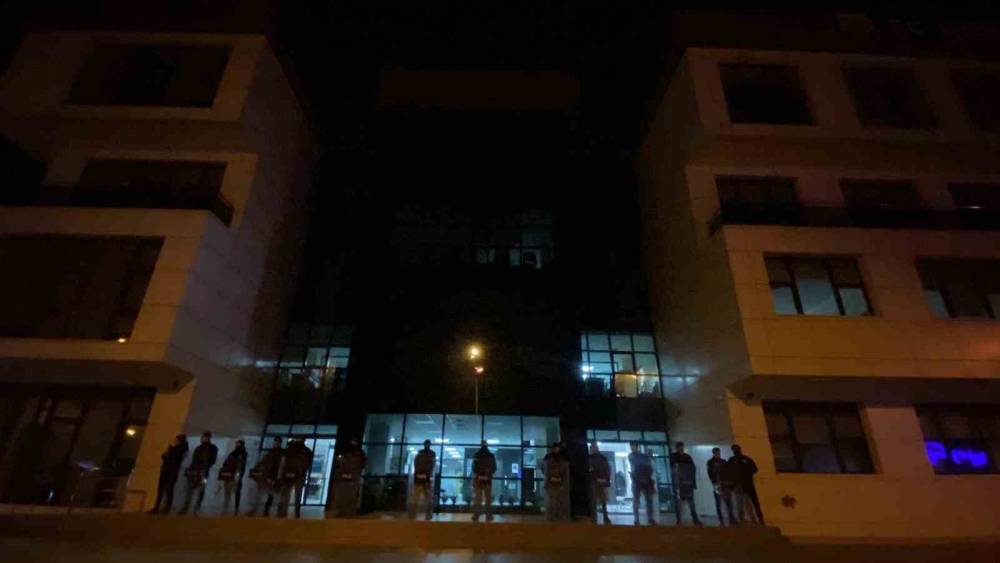 Marmaris Belediyesi&rsquo;ne gece yarısı polis baskını
