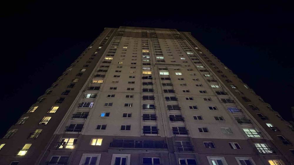 Esenyurt&rsquo;ta siteden d&uuml;şen yabancı uyruklu kadın hayatını kaybetti
