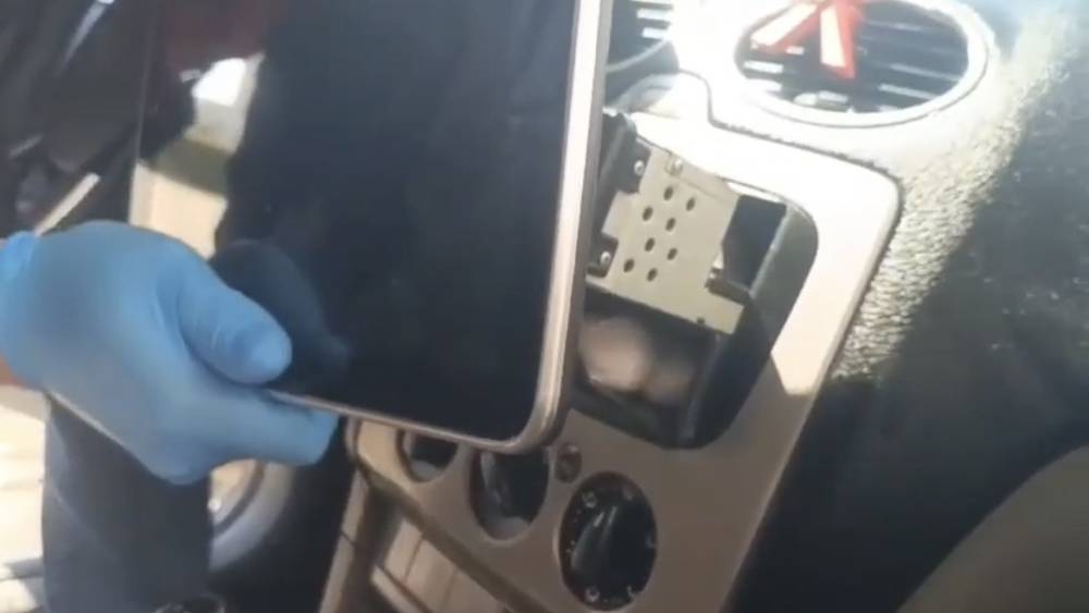 Bursa&rsquo;da film gibi operasyon, Islak mendilden, aracın zulasına&hellip; Hepsi tek tek &ccedil;ıktı
