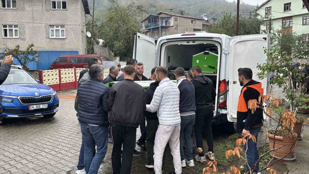 "Y&uuml;ksek sesle m&uuml;zik" kavgasında 24 yaşındaki Dilara&rsquo;nın &ouml;ld&uuml;ğ&uuml; cinayetin sanığı hakim karşısında
