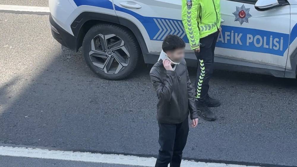 Yaralı s&uuml;r&uuml;c&uuml; ambulansa binmeyi reddetti, hastaneye taksiyle gitti
