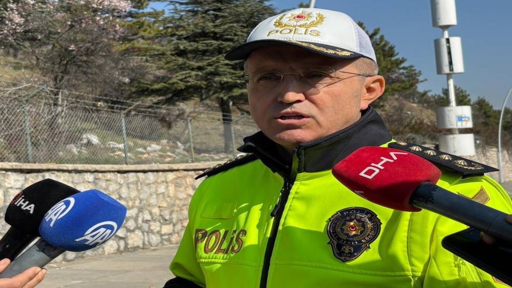 EGM Trafik Daire Başkanı Mutlu&rsquo;dan standart ve &lsquo;APP&rsquo; plaka arasındaki farklarla ilgili a&ccedil;ıklama
