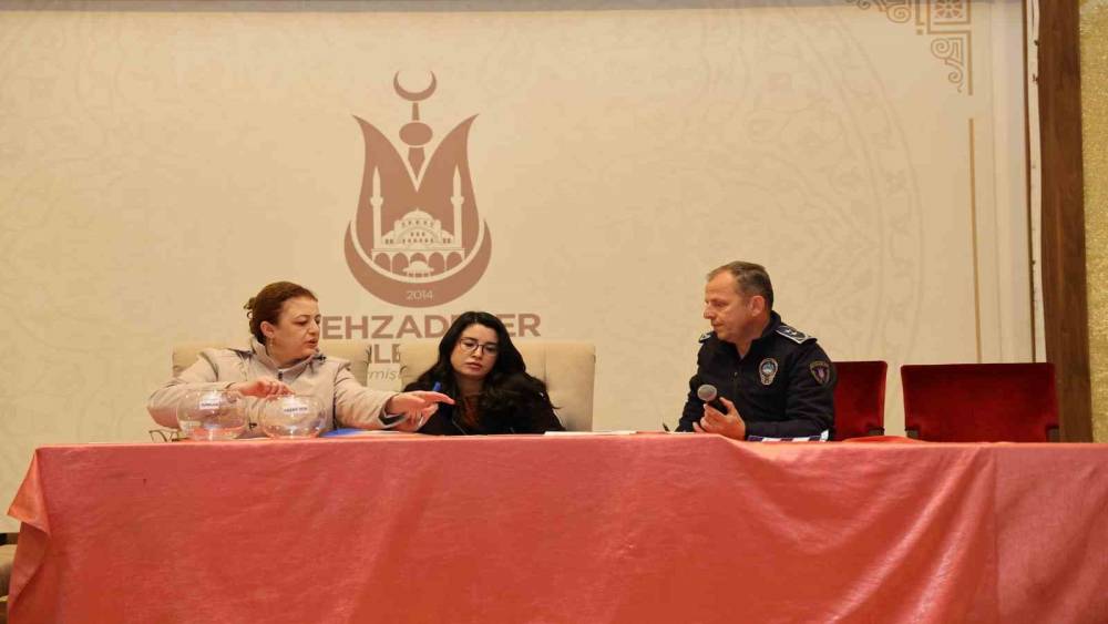 Şehzadeler&rsquo;de pazarcılar i&ccedil;in kura &ccedil;ekimi yapıldı
