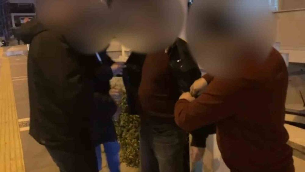 Polis, &rsquo;r&uuml;şvet dolarları&rsquo;nı ele ge&ccedil;irdi
