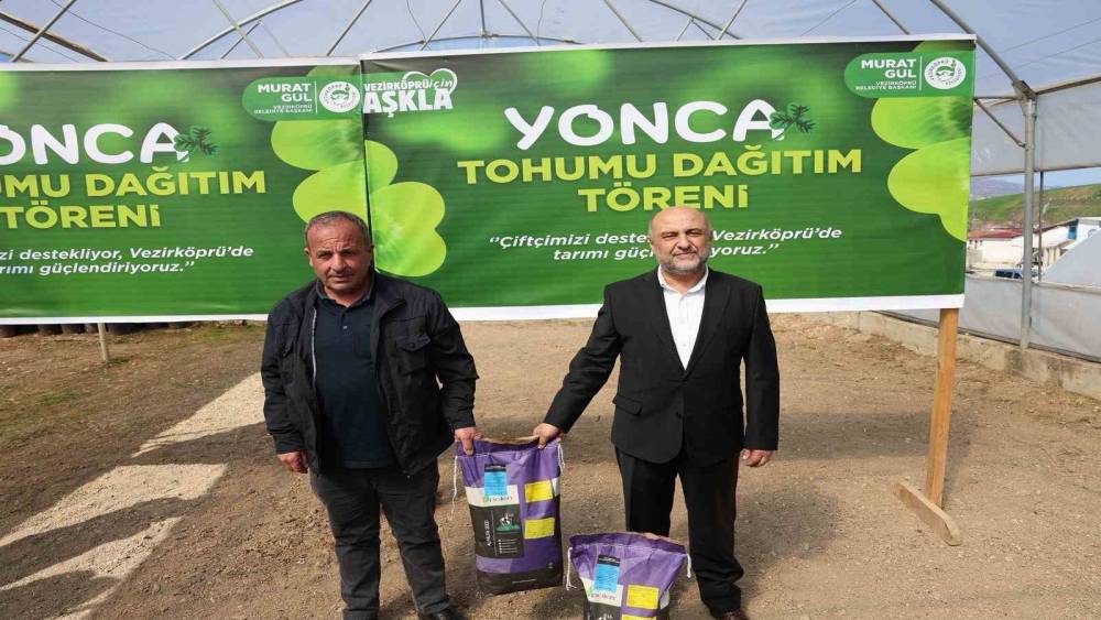 &Ccedil;ift&ccedil;ilere yonca tohumu desteği
