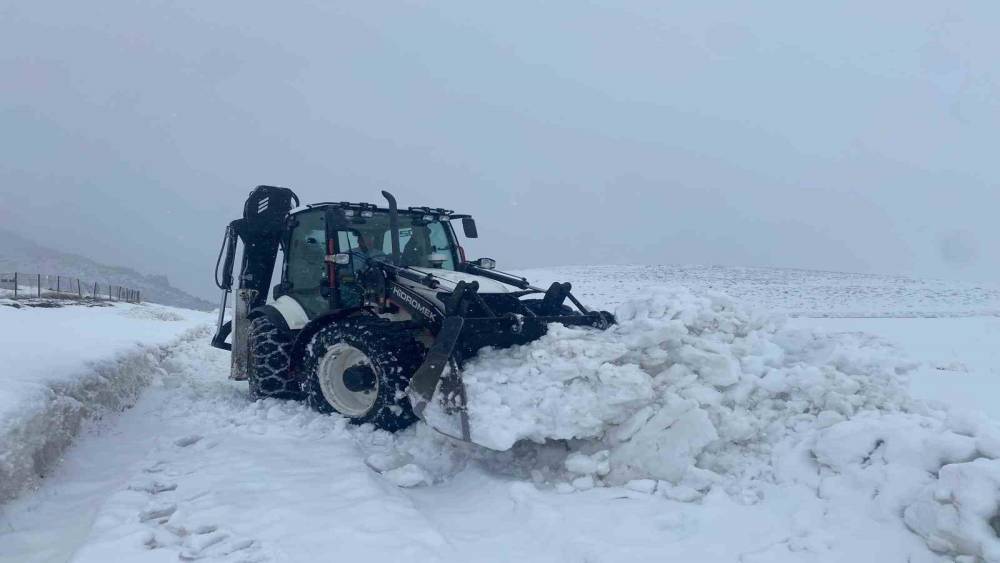 Iğdır&rsquo;da karla m&uuml;cadele seferberliği: Kapanan k&ouml;y yolları yeniden a&ccedil;ıldı
